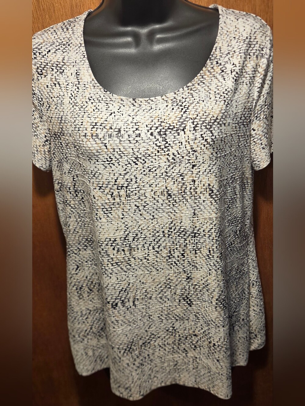 croft & barrow Short Sleeve Tee in Cream, Black and Tan Abstract Print SzPS